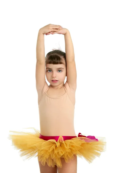 芭蕾舞女演员摆在工作室的小女孩画像 — 图库照片