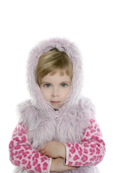 Портрет маленькой девочки с розовым меховым капюшоном — стоковое фото