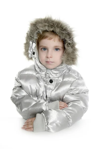 Silberne Pelzhaube Wintermantel kleines Mädchen — Stockfoto