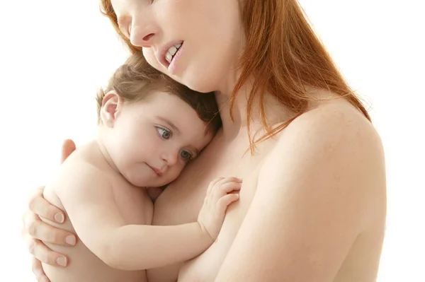 Nu bébé et mère portrait câlin jouer — Photo