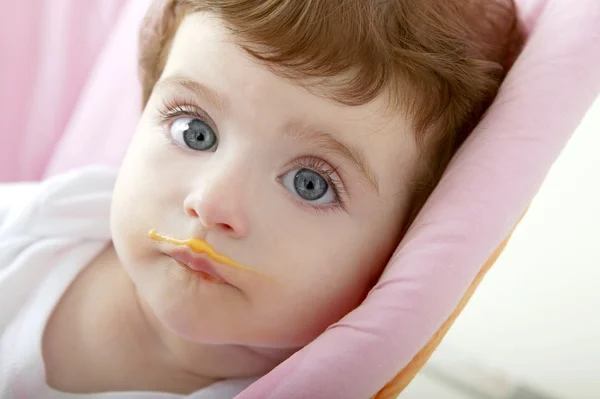 Baby deity mouth of eating porridge — Stockfoto
