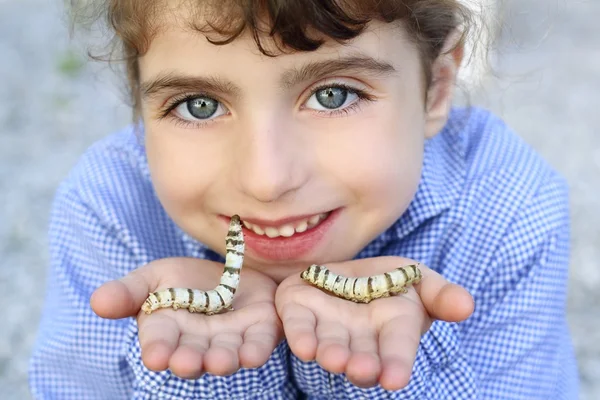 Little girl palying with silkworm in hands — Stock Photo, Image