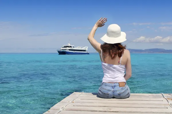 Mulher turista illetas Formentera adeus — Fotografia de Stock