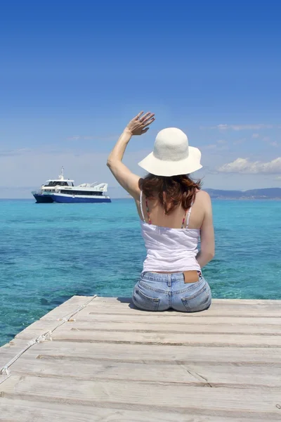 Mulher turista illetas Formentera adeus — Fotografia de Stock