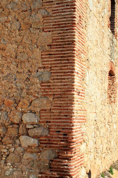 Ladrillos detalle de esquina en la pared de mampostería antigua —  Fotos de Stock