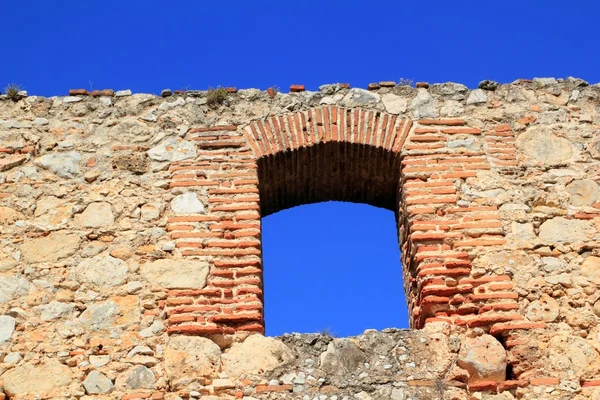 Brick segmental arch in ancient masonry stone wall — Stock Photo, Image