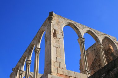 İspanya eski manastır kemerli yapısı