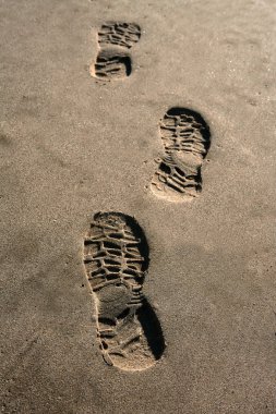 ayak izi ayakkabı kahverengi plaj kum doku yazdırma