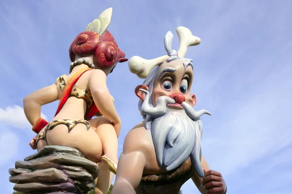 Figuras de Fallas Valencia detrás de dibujos animados divertidos mujer desnuda — Foto de Stock