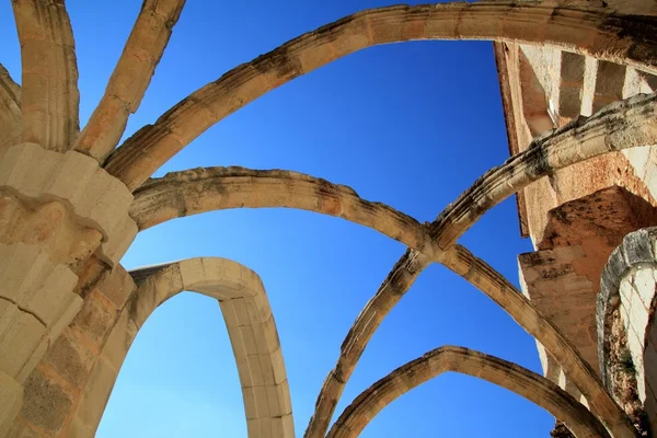 古代スペイン修道院のアーチ構造 — ストック写真