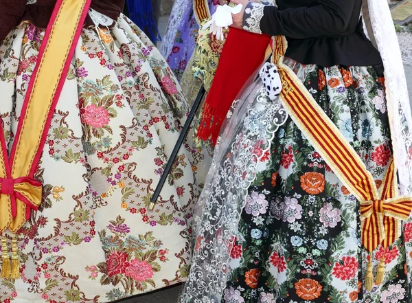 Falleras kostym fallas klänning detalj från valencia — Stockfoto