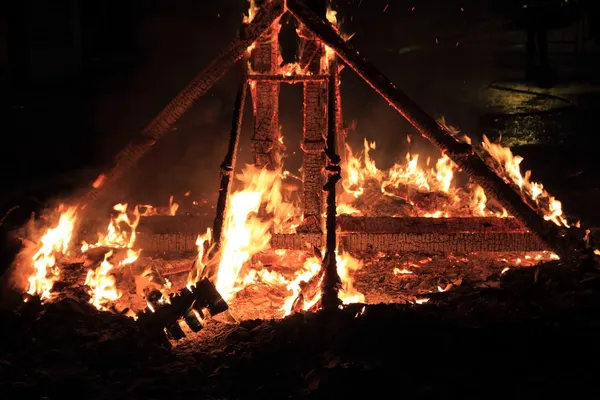 Fallas fest fire burning figures in valencia spanien — Stockfoto