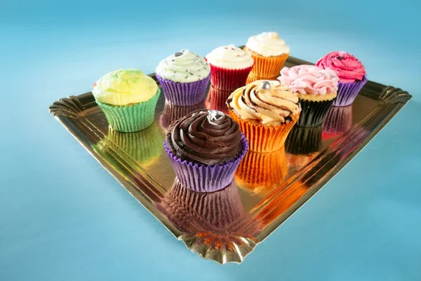 Cupcakes arreglo de magdalenas de crema de colores —  Fotos de Stock