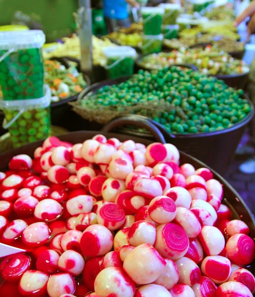 Azeitonas vinagre de cebola e picles textura mercado de alimentos — Fotografia de Stock