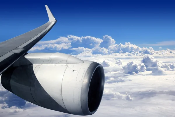 Flugzeugflügel Flugzeug Turbine fliegen — Stockfoto