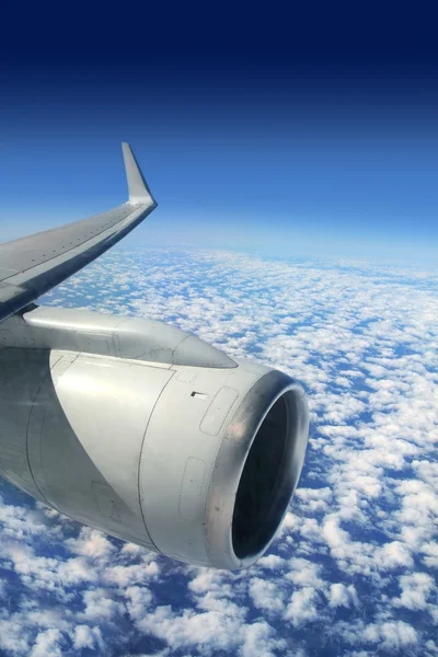 Repülőgép szárnya repülőgép turbina repülő — Stock Fotó