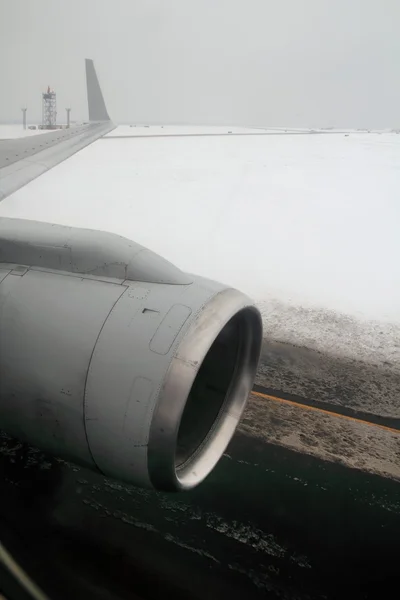 Airplane wing aircraft turbine landing in snow winter — Stock Photo, Image