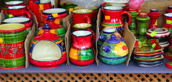 Céramique colorée poterie peinte couleur vive argile — Photo