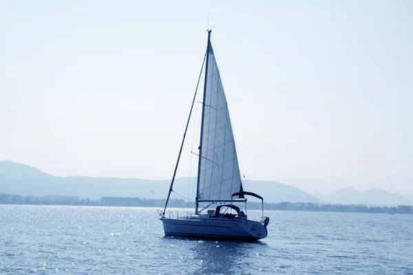 Sailboat sailing in blue mediterranean sea — Stock Photo, Image