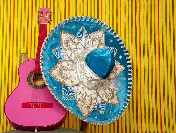 Mariachi výšivka růžová mexický klobouk kytara — Stock fotografie
