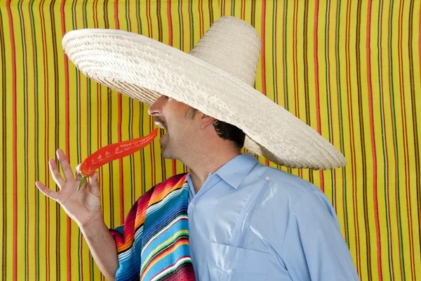 Pimenta quente do pimentão Homem mexicano típico poncho serape — Fotografia de Stock