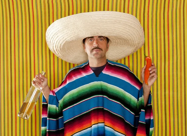 Mexicaanse snor chili dronken tequila sombrero man — Stockfoto