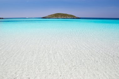 Formentera beach Illetas beyaz kum su turkuaz