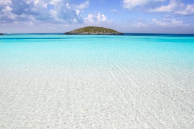 Formentera beach Illetas beyaz kum su turkuaz