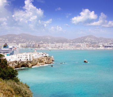 Isla ciudad blanca del castillo aéreo