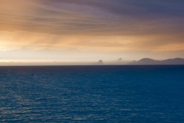 Ibiza formentera tekne gezisi günbatımı es vedra Balear