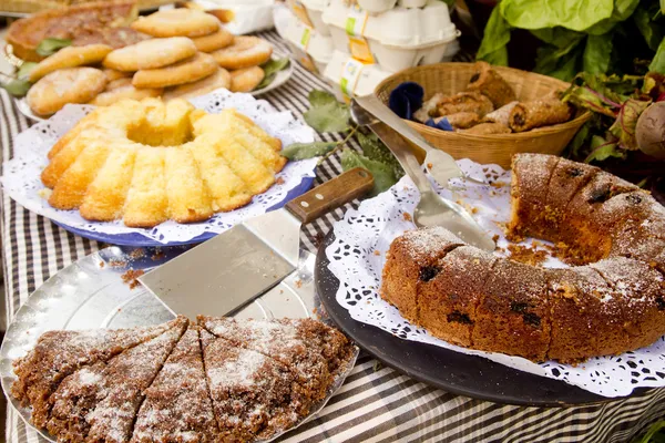 Cakes pastry sweets Mediterranean bakery Balearic — Stock Photo, Image