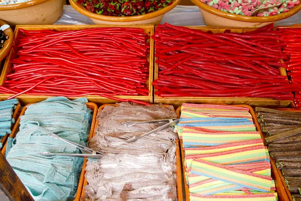 Dolci caramelle negozio colorato gelatina varia — Foto Stock