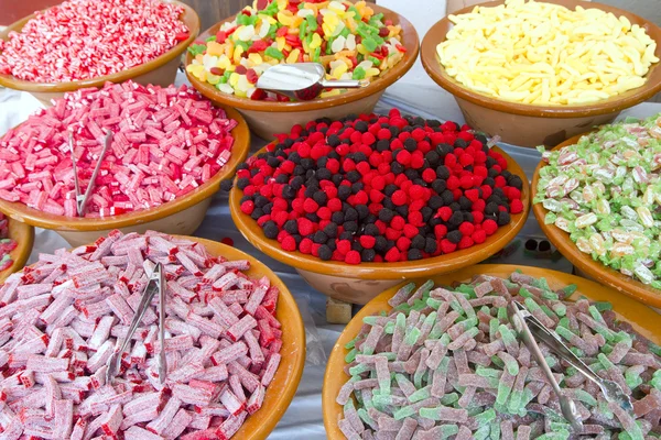 Sklep kolorowe cukierki słodycze różne galaretki — Zdjęcie stockowe