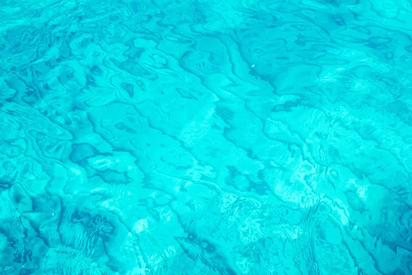 Aqua turkuaz tropik sahil su dalgalar desen — Stok fotoğraf