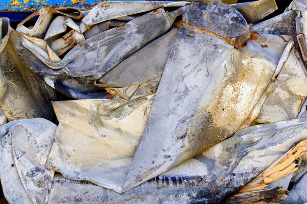 Järn skrot metall packas för att återvinna — Stockfoto