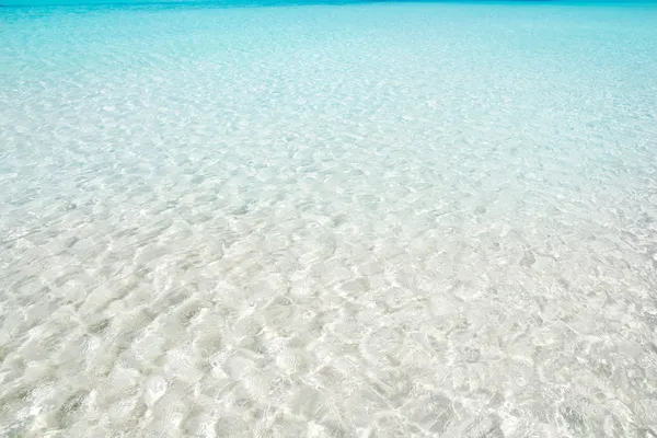 海滩完美白色砂绿松石的水 — 图库照片