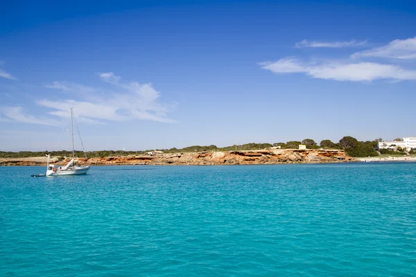 Cala saona formentera Ibiza Adası yelkenli — Stok fotoğraf