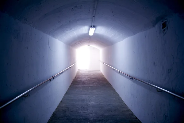 Ibiza island tunnel vägen upp till slottet ljuseffekten — Stockfoto