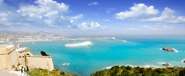 Ibiza vista panorâmica de cima castelo barco balsa Ilhas Baleares — Fotografia de Stock