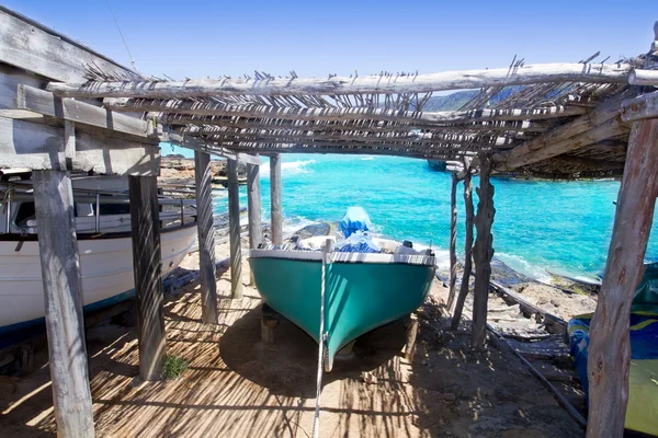 Es calo escalo formentera Ibiza tekne karaya — Stok fotoğraf