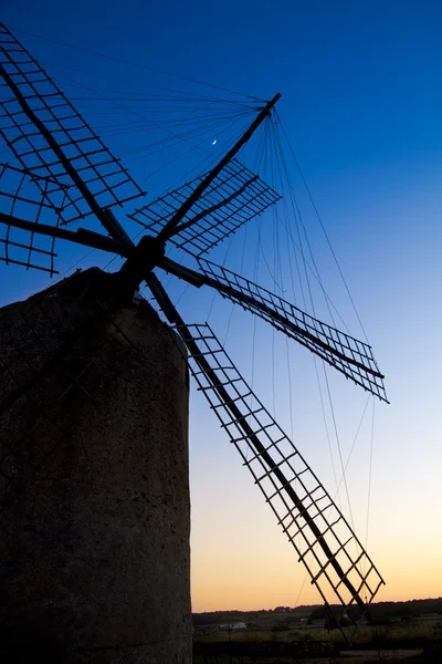 Balearerna väderkvarn wind mill solnedgång i formentera — Stockfoto