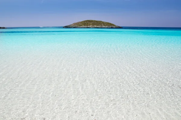 Playa de Formentera illetas arena blanca agua turquesa —  Fotos de Stock