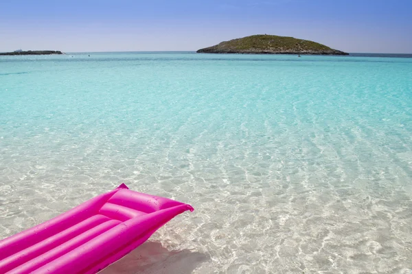 Beach flytande lounge rosa tropiska havet formentera — Stockfoto