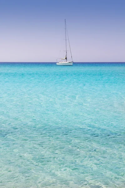 Μαγιόρκας illetas Φορμεντέρα παραλία βάρκες άγκυρα — Φωτογραφία Αρχείου