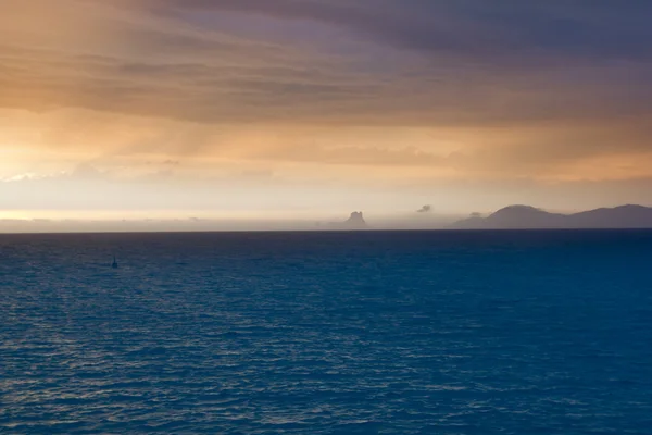 Ibiza formentera tekne gezisi günbatımı es vedra Balear — Stok fotoğraf