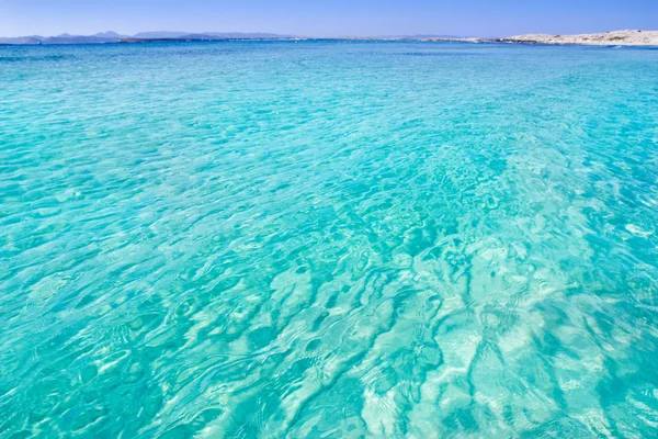 ビーチ完璧なの白い砂青緑色の水 — ストック写真