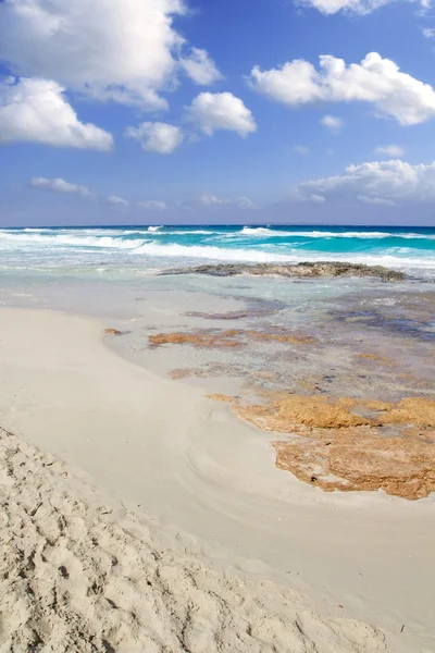 Formentera llevant beach illetas Baleárské ostrovy — Stock fotografie