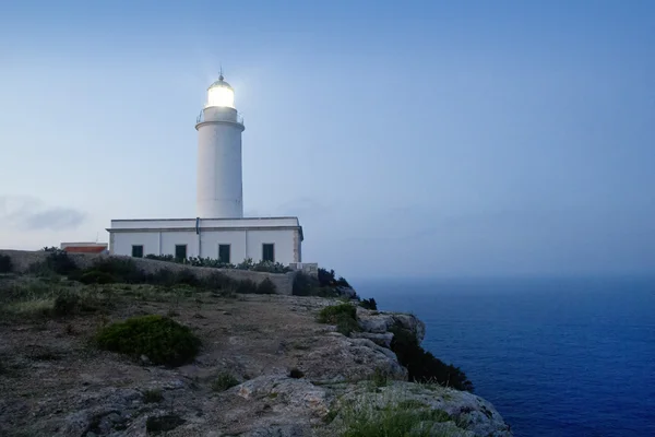 野蛮岬灯台夕日の照明 — ストック写真