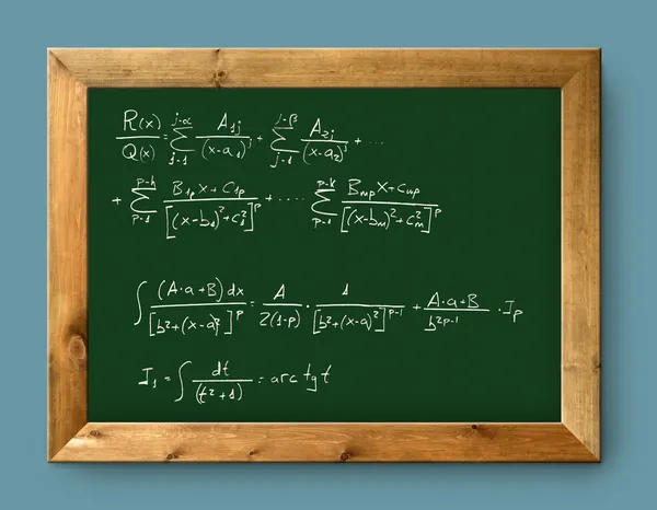 Zarządu zielona tablica trudne formuły matematyczne — Zdjęcie stockowe