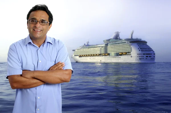 Indian latin tourist man cruise vacation ship boat — Stock Photo, Image
